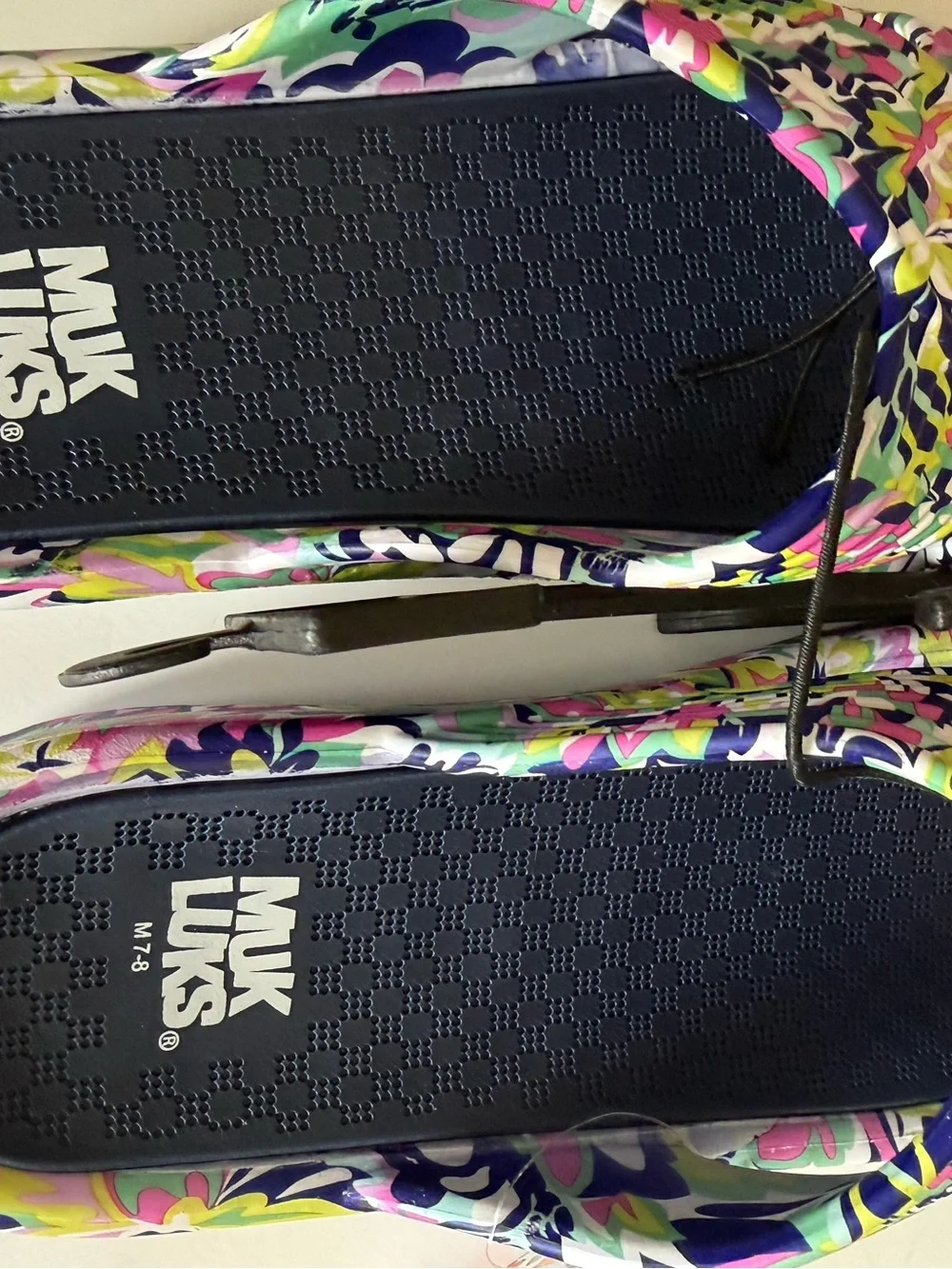 New women's preppy 7-8 medium Muk Luks slides